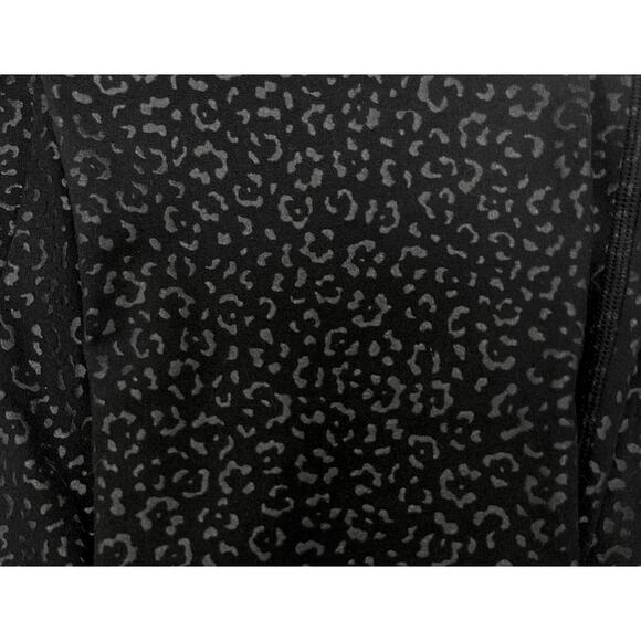 lululemon size 4 Align HR Short 6” inseam- 

black embossed short -new w/tags - Picture 4 of 4